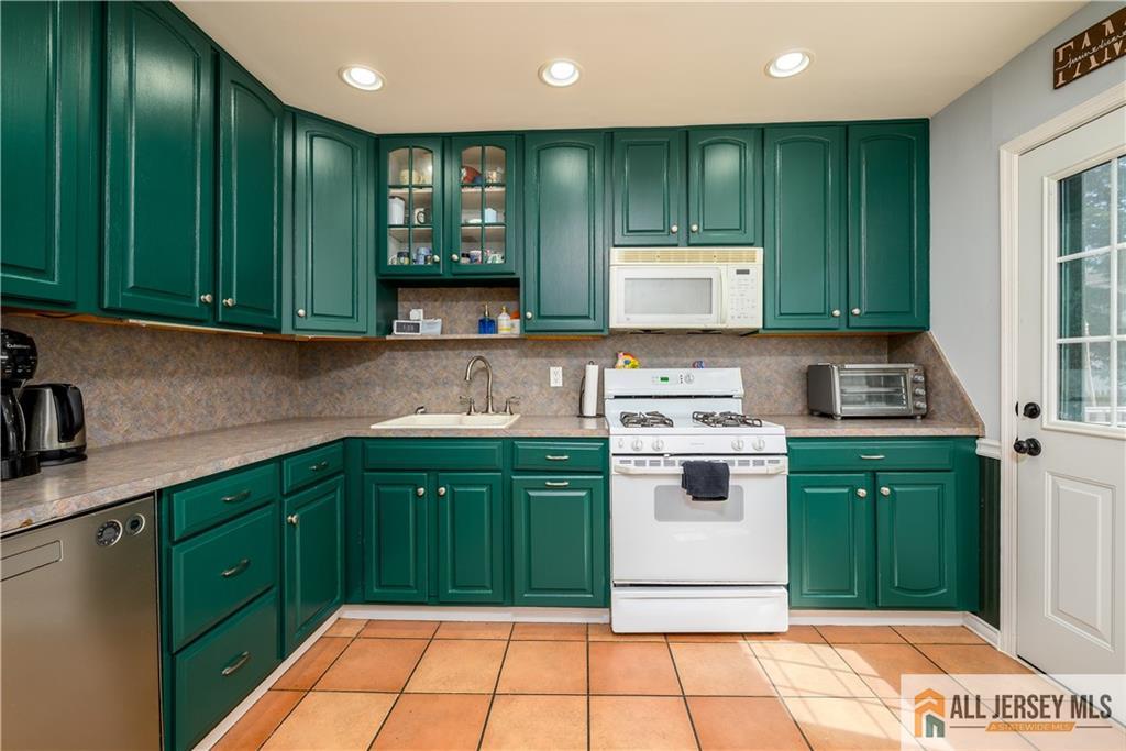 7 Hollywood Street, South River, New Jersey image 17