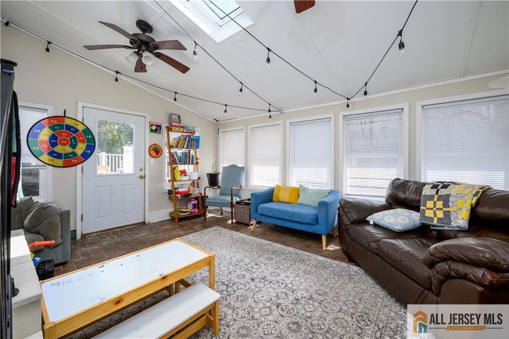 7 Hollywood Street, South River, New Jersey image 21