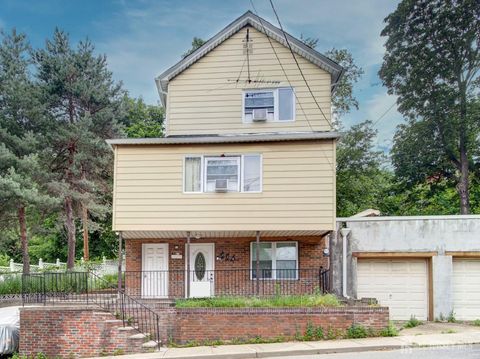 Homes For Sale - 114 Hackensack Avenue<br/> Bergen County, Ridgefield Park, NJ 07660