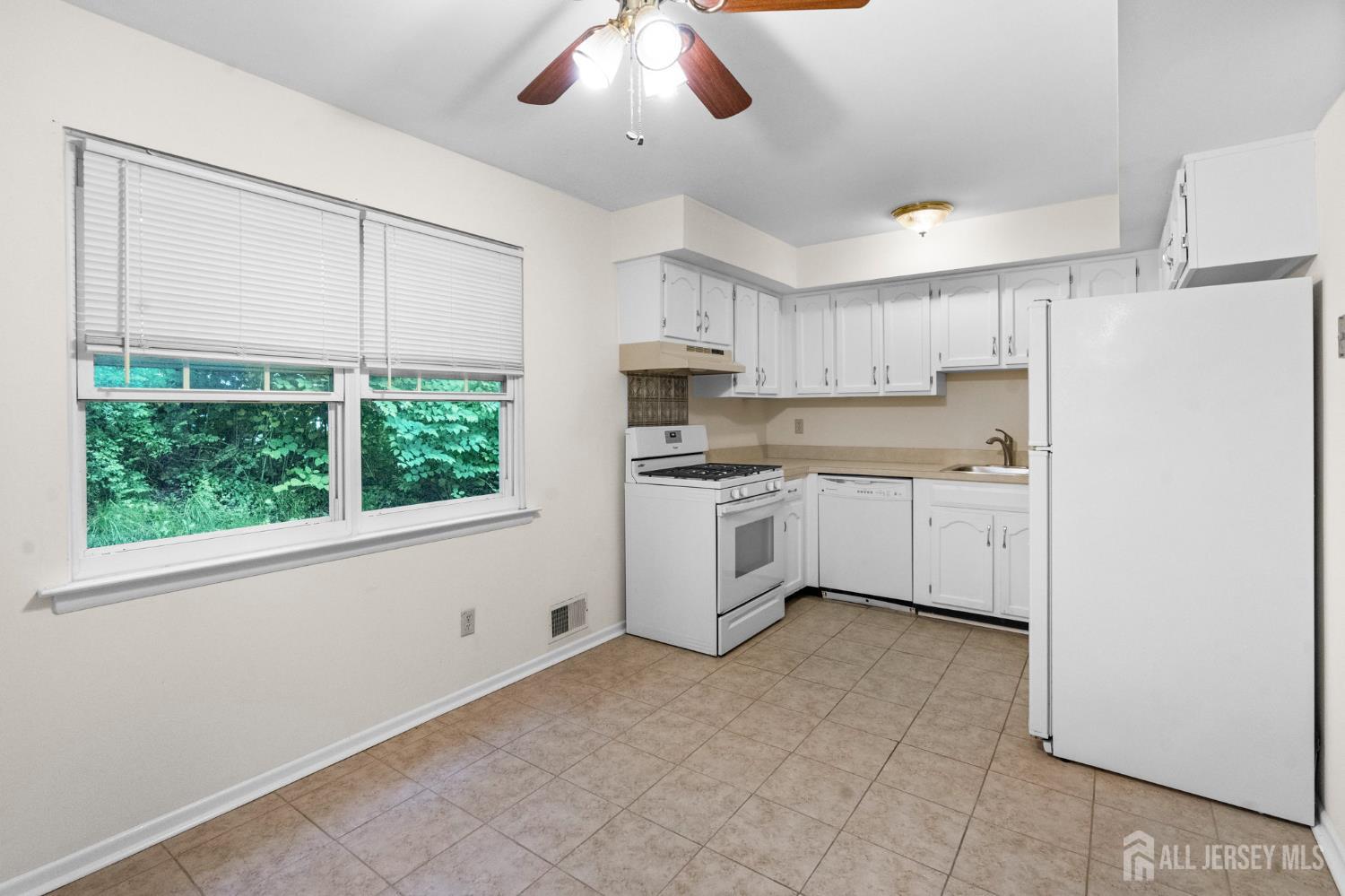 31 Hanover Square, Middlesex, New Jersey image 6