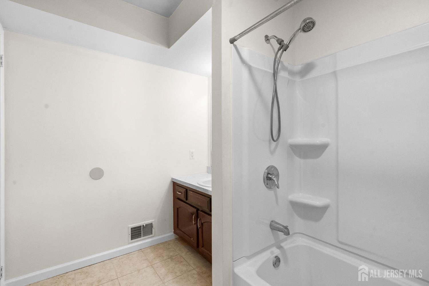 31 Hanover Square, Middlesex, New Jersey image 11
