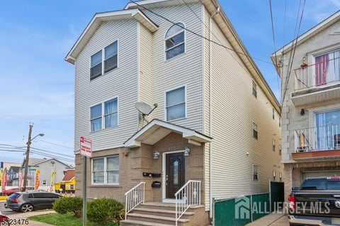Apartment For Rent - 495 Catherine Street #3<br/> Union County, Elizabeth, NJ 07201