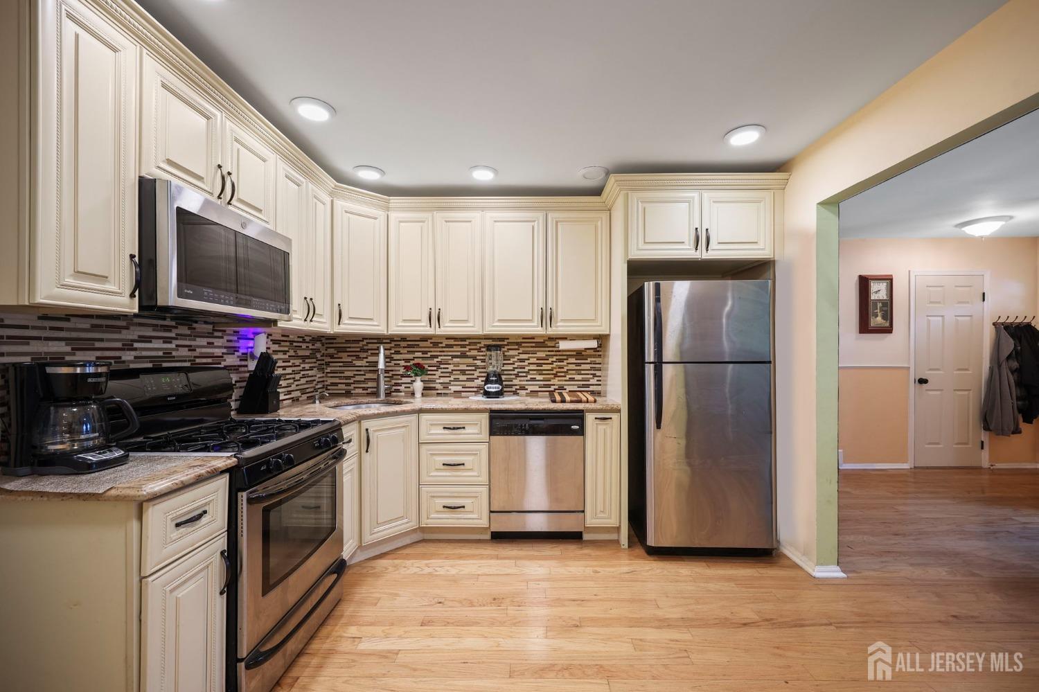 297 Constitution Circle, North Brunswick, New Jersey image 4