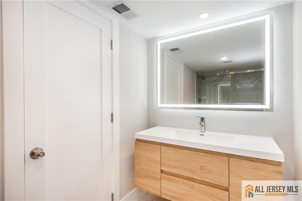 Piscataway, New Jersey, 08854, United States, 7 Bedrooms Bedrooms, ,6 BathroomsBathrooms,Residential,Active,2041679