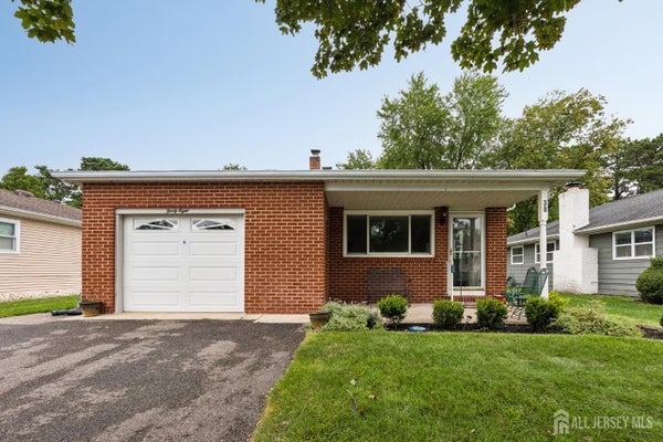 38 BIABOU DR, TOMS RIVER, NJ 08757 - Image 6f73decf49fa2cb90fd2a362fce462d7/3866247596