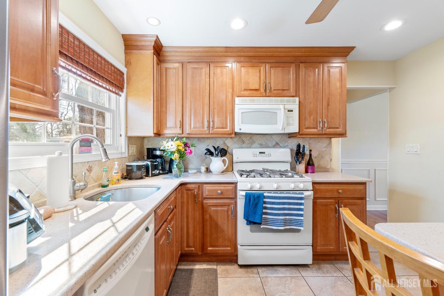 43 Throckmorton Lane, Old Bridge, New Jersey image 12
