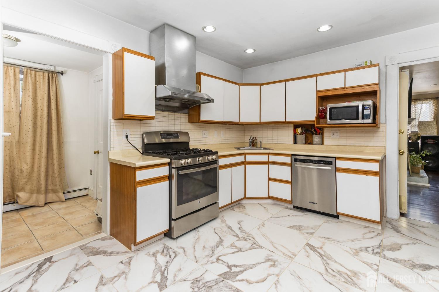 92 Main Street, Helmetta, New Jersey image 17