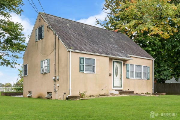 38 SUSAN LN, EAST BRUNSWICK, NJ 08816 - Image 6fea2ee53a2bef317aea9cb34766f8da/2949349942