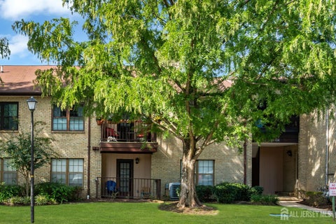 Condo For Sale - 1102 Wellington Place<br/> Aberdeen, NJ 07747