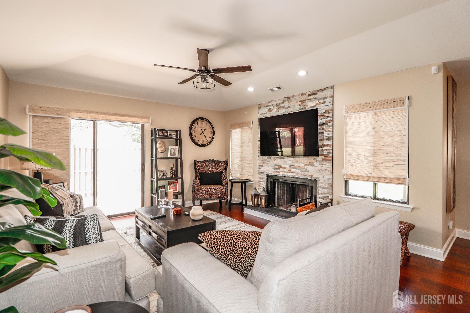 22 Carriage Place, Edison, New Jersey image 5