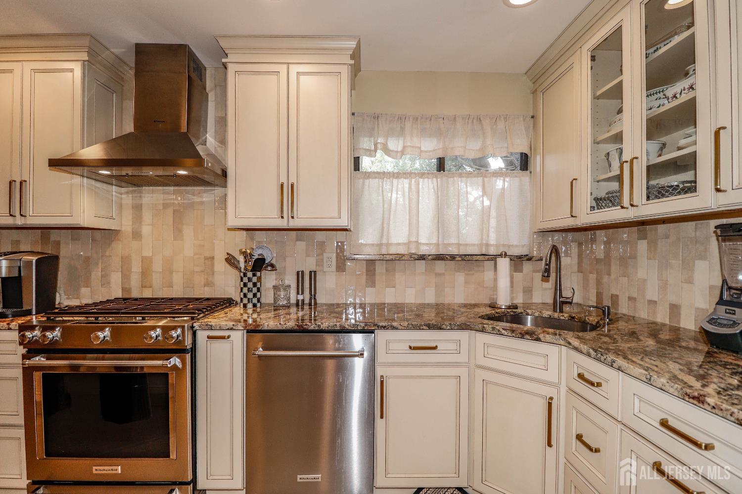 22 Carriage Place, Edison, New Jersey image 13