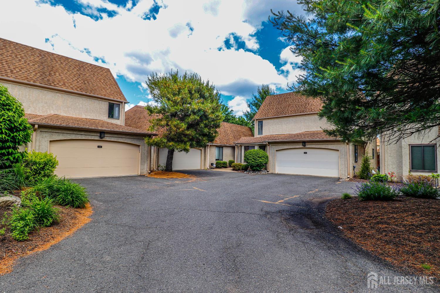 22 Carriage Place, Edison, New Jersey image 2