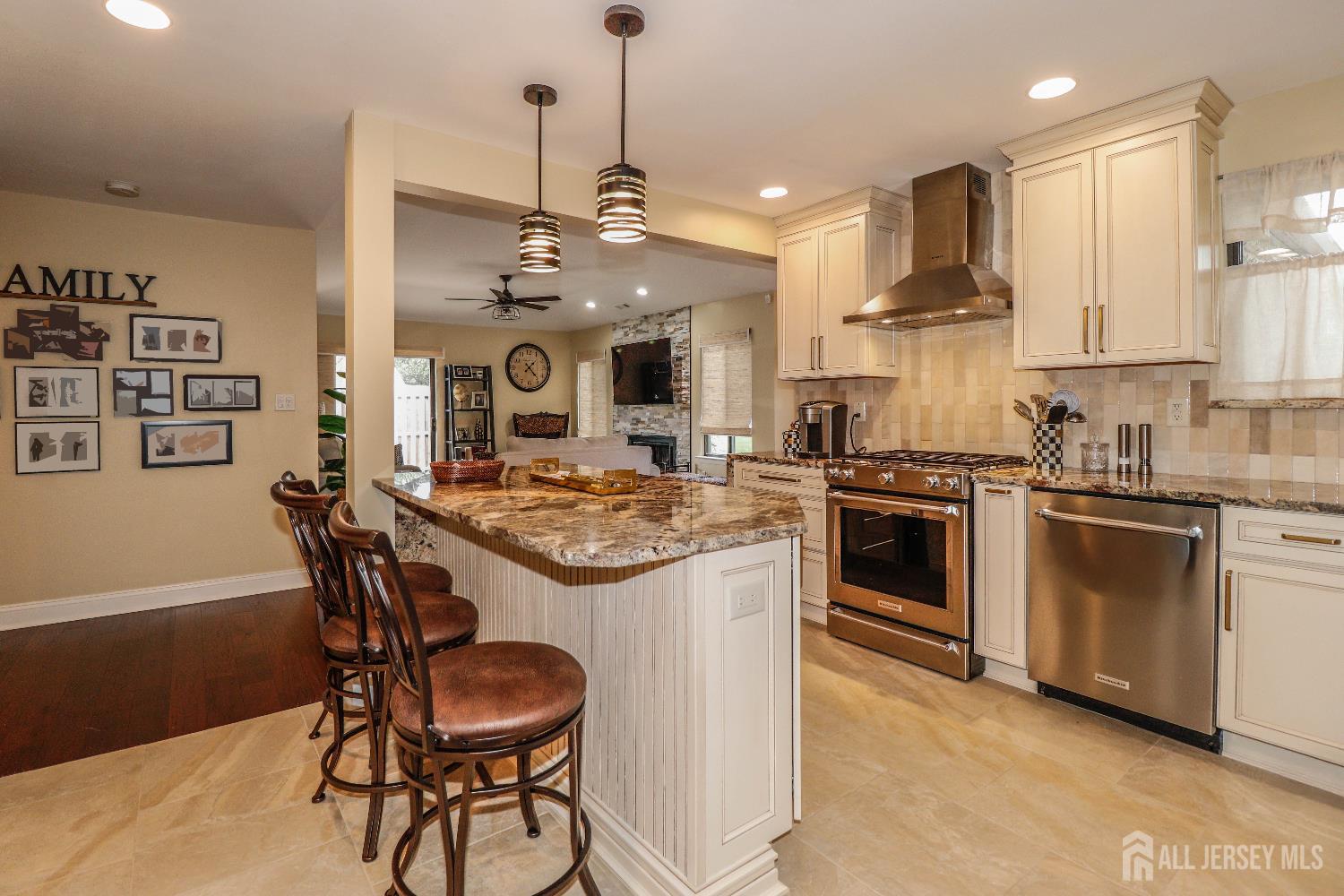 22 Carriage Place, Edison, New Jersey image 12