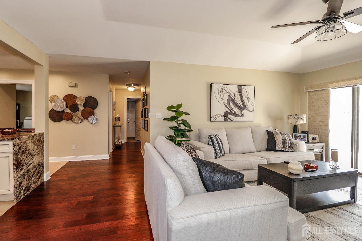 22 Carriage Place, Edison, New Jersey image 6