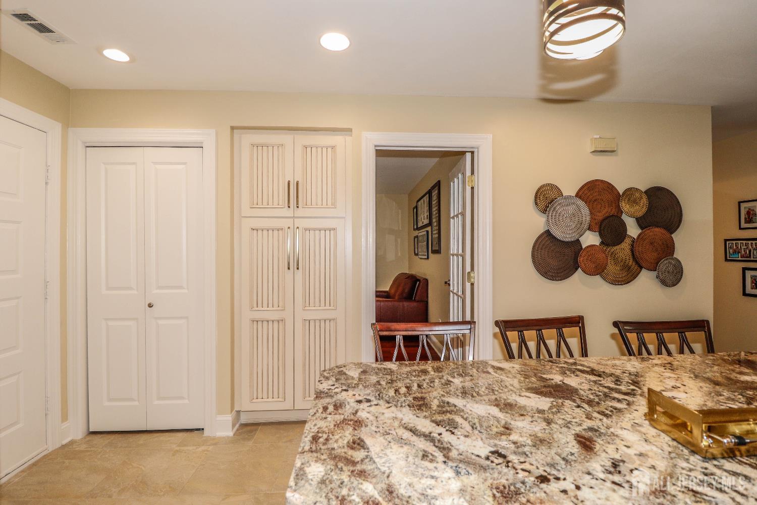 22 Carriage Place, Edison, New Jersey image 17