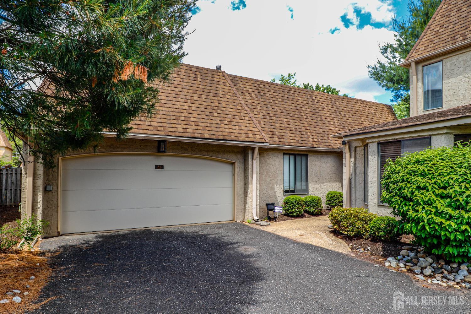 22 Carriage Place, Edison, New Jersey image 1