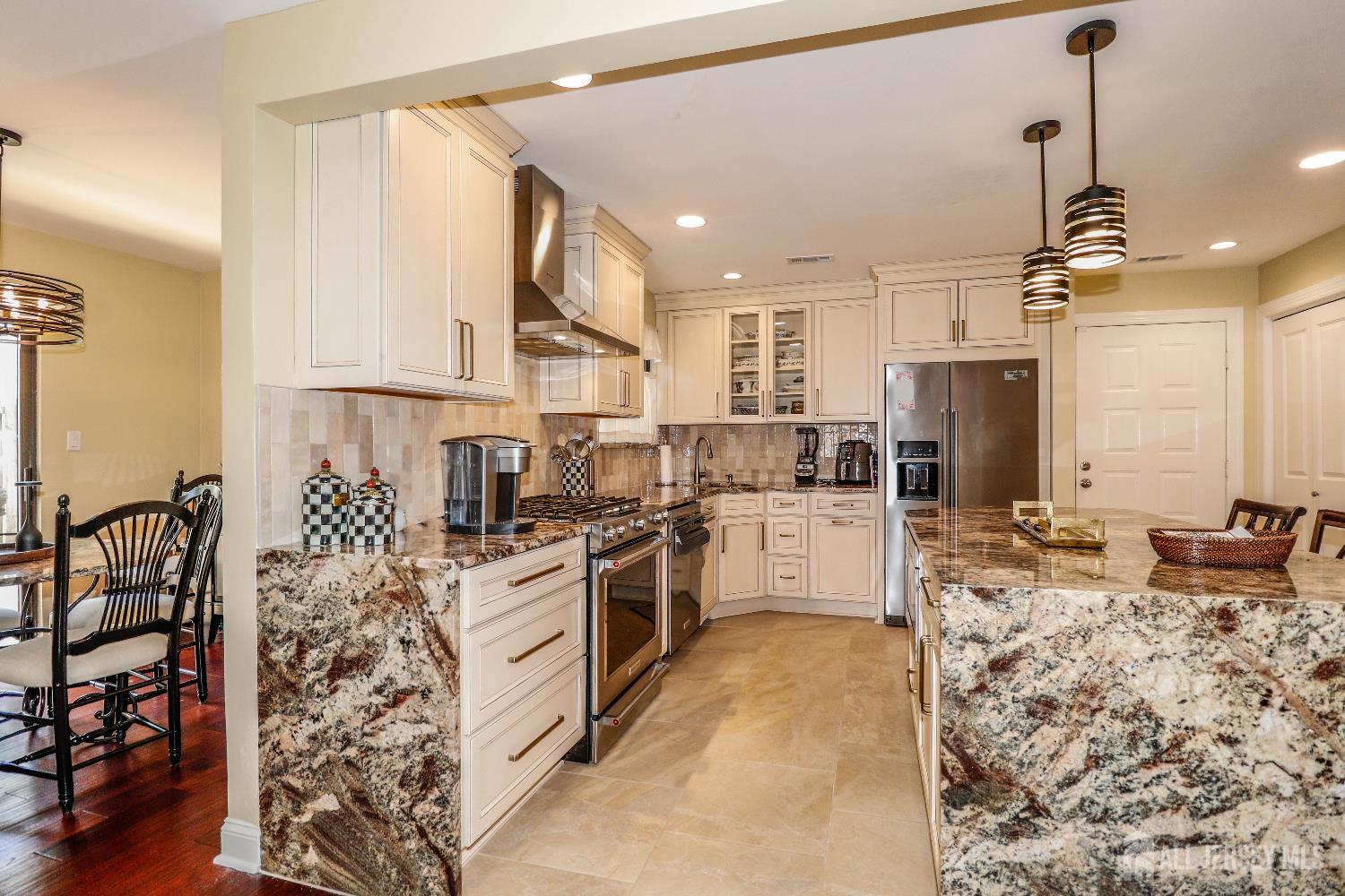 22 Carriage Place, Edison, New Jersey image 15