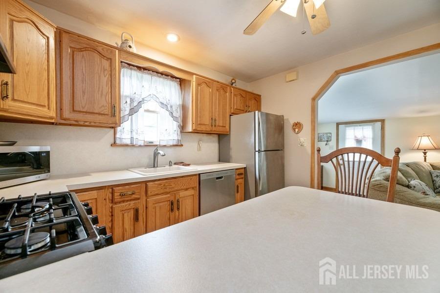 53 Cedar Terrace, Sayreville, New Jersey image 11