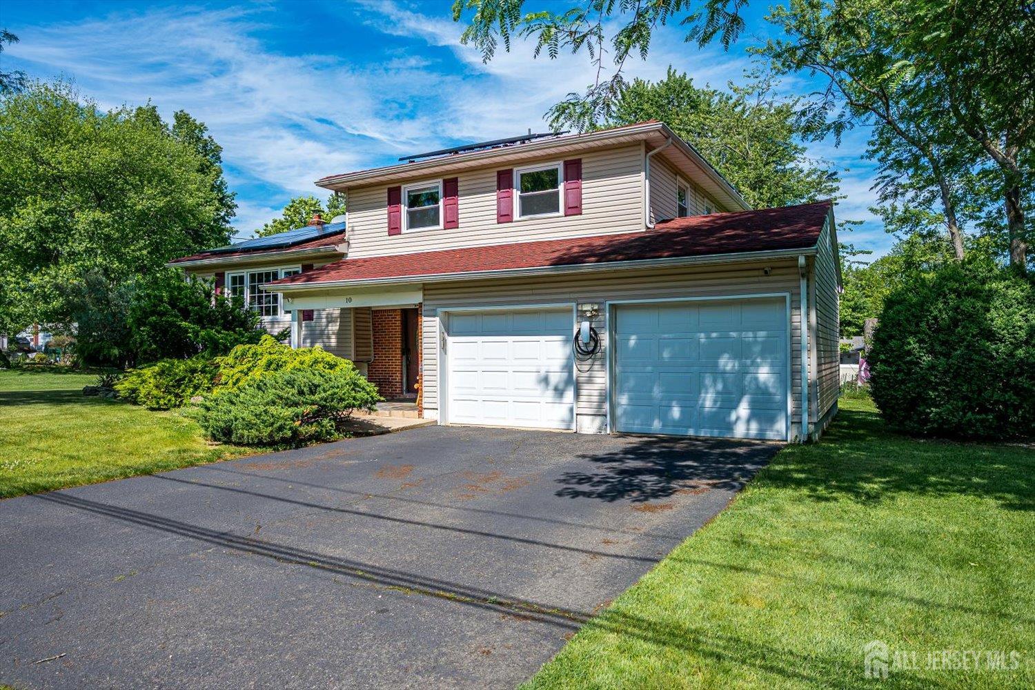 10 Falcon Drive