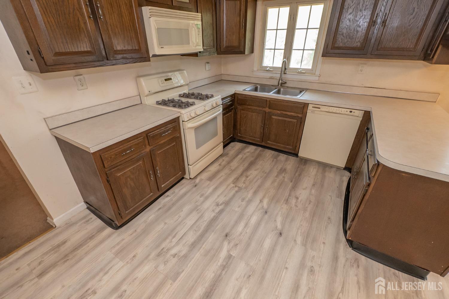 9 Wood Lake Drive, Piscataway, New Jersey image 12