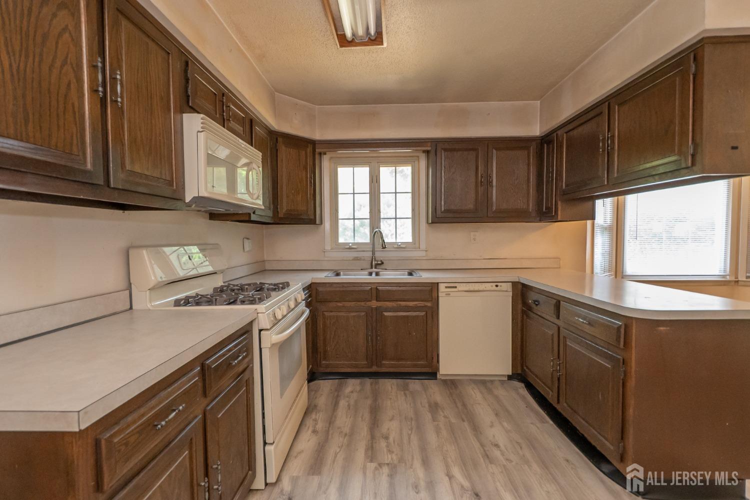 9 Wood Lake Drive, Piscataway, New Jersey image 11