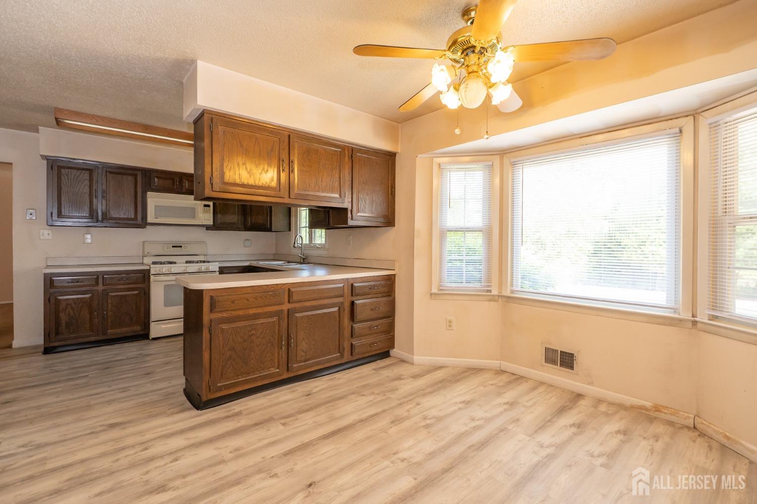 9 Wood Lake Drive, Piscataway, New Jersey image 15