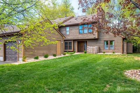 Condo For Sale - 138 Oakmont Court<br/> Middlesex County, Edison, NJ 08820