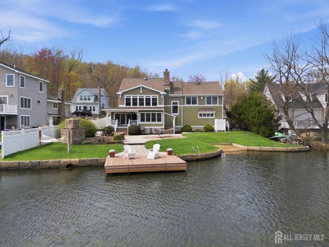 Homes For Sale - 84 W Shore Road<br/> Morris County, Morris Twp, NJ 07834