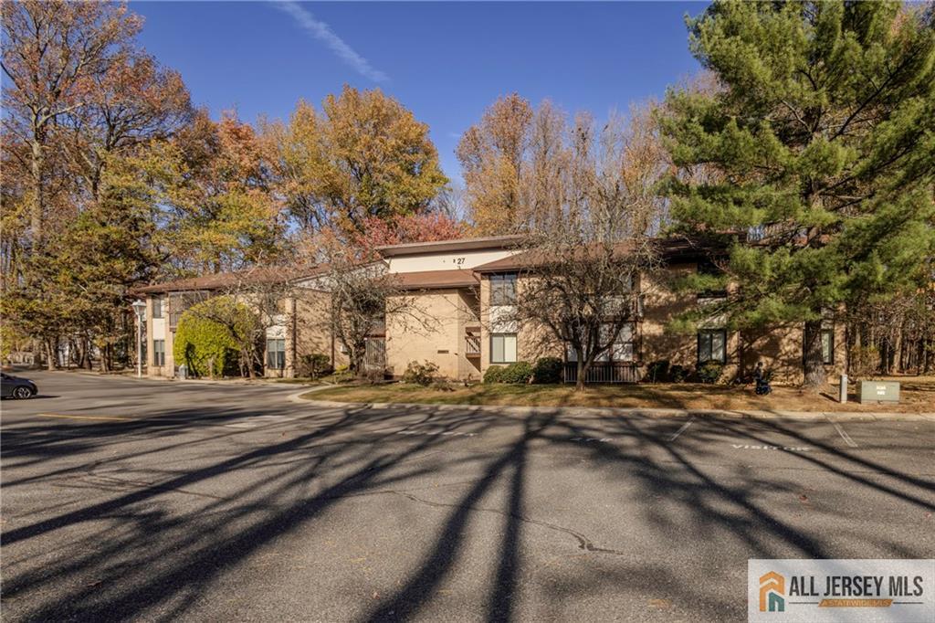 27 Meadow Green Circle #H, Manalapan, New Jersey image 28