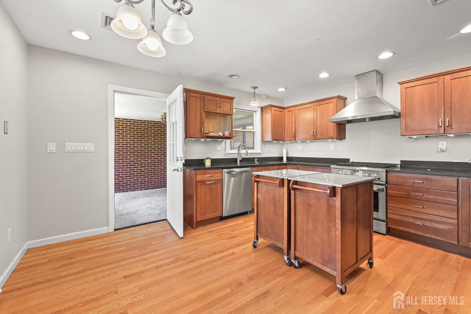 71 Elm Street, Edison, New Jersey image 9