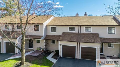 Condo For Sale - 5 Lily Court<br/> Edison, NJ 08820