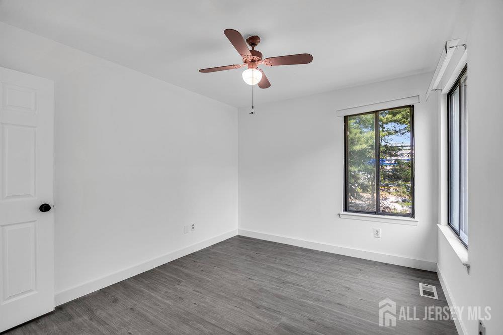 4 Gate House Lane, Edison, New Jersey image 27