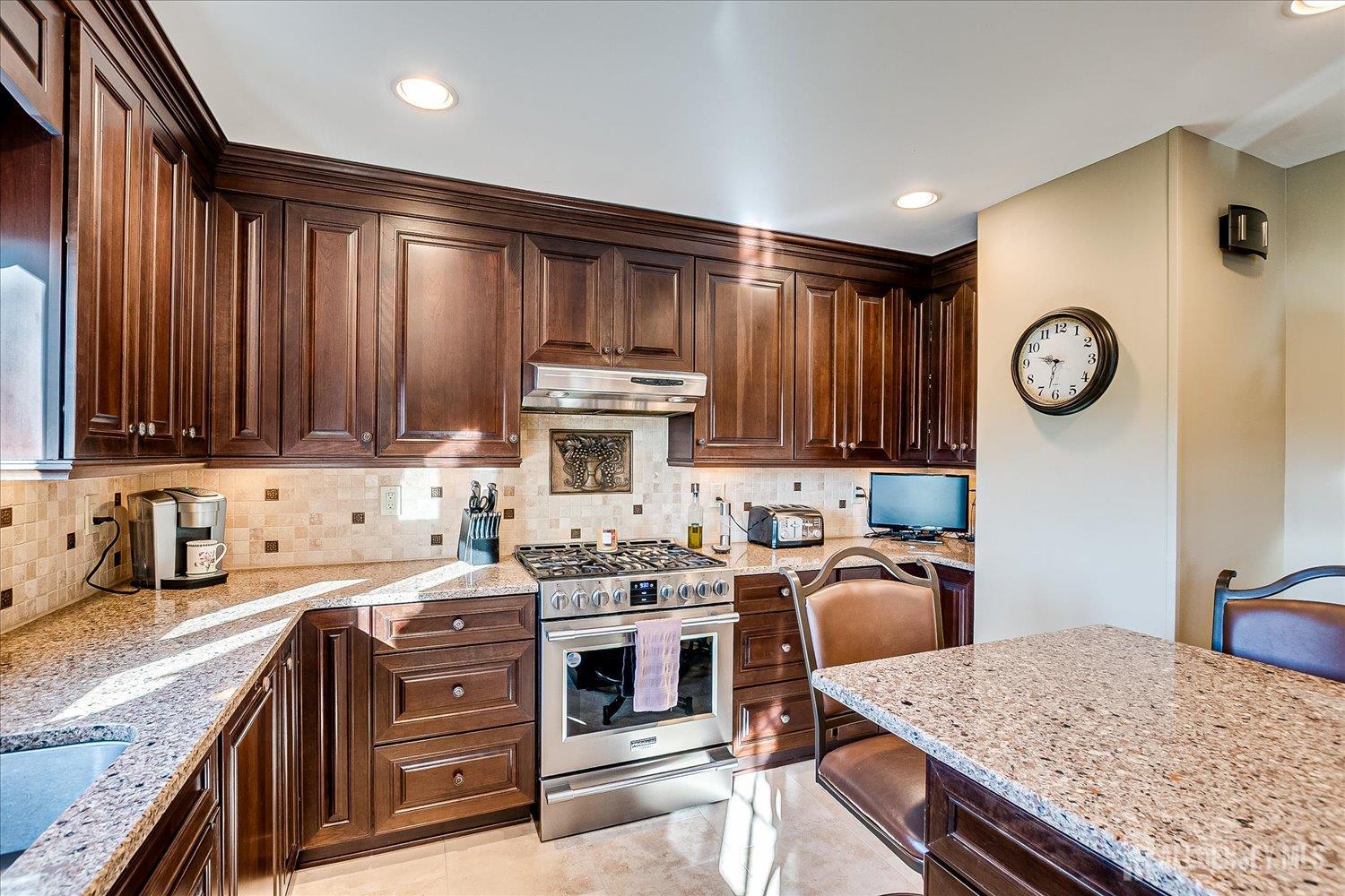 South Plainfield, New Jersey 07080, United States, 5 Bedrooms Bedrooms, ,3 BathroomsBathrooms,Residential,Active,233884