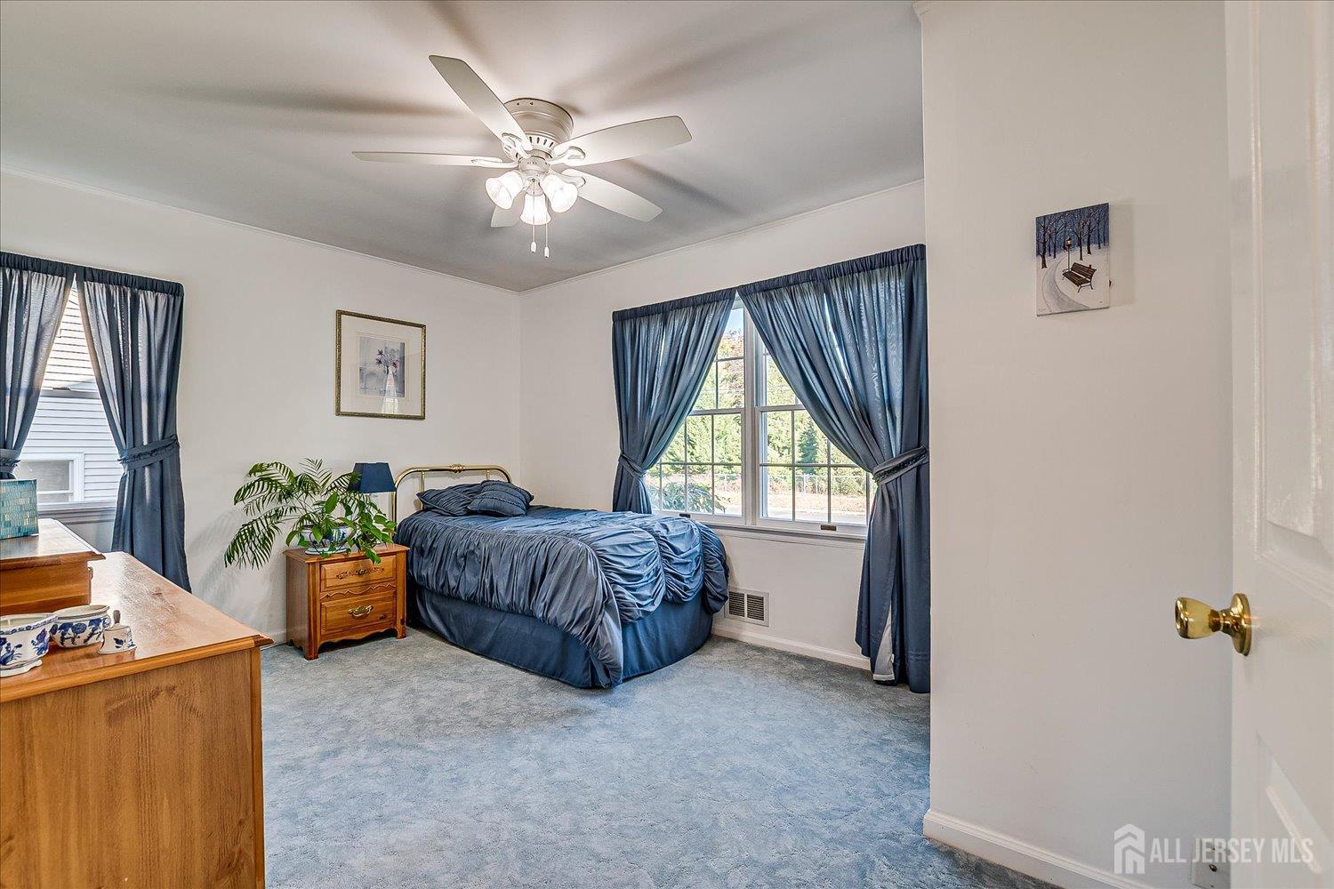 South Plainfield, New Jersey 07080, United States, 5 Bedrooms Bedrooms, ,3 BathroomsBathrooms,Residential,Active,233884