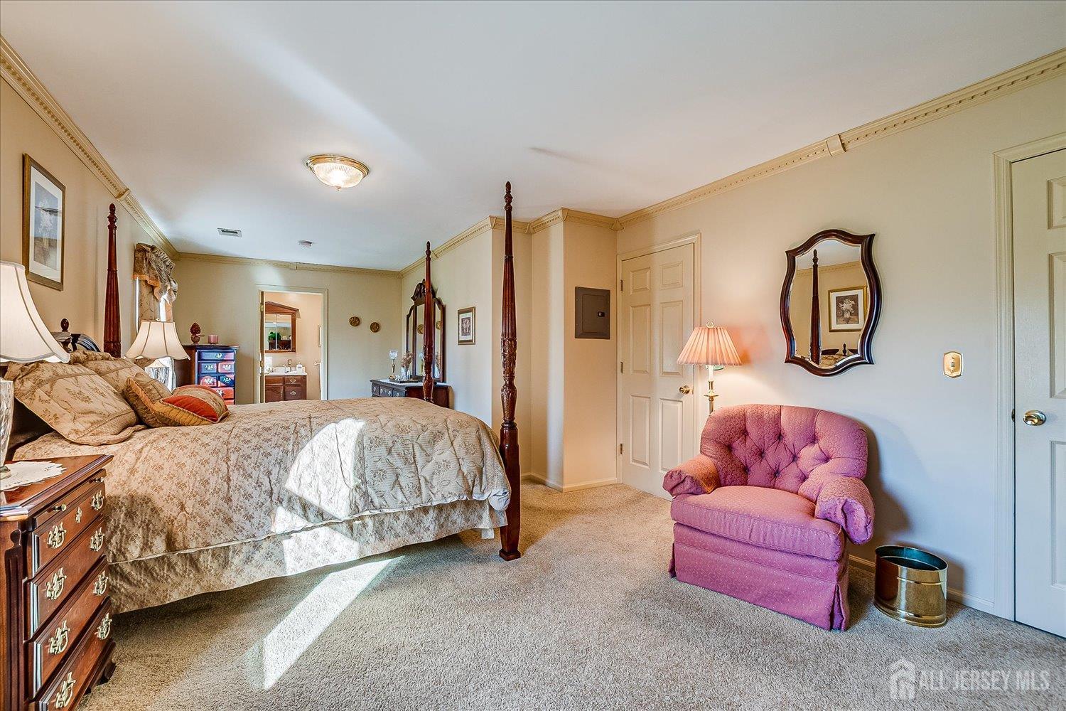 South Plainfield, New Jersey 07080, United States, 5 Bedrooms Bedrooms, ,3 BathroomsBathrooms,Residential,Active,233884