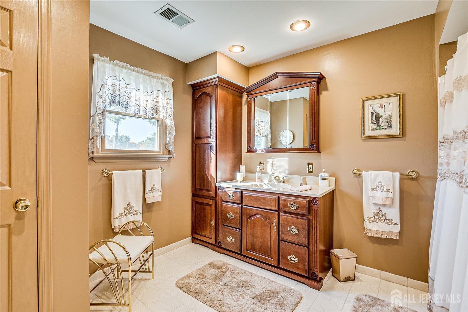 South Plainfield, New Jersey 07080, United States, 5 Bedrooms Bedrooms, ,3 BathroomsBathrooms,Residential,Active,233884