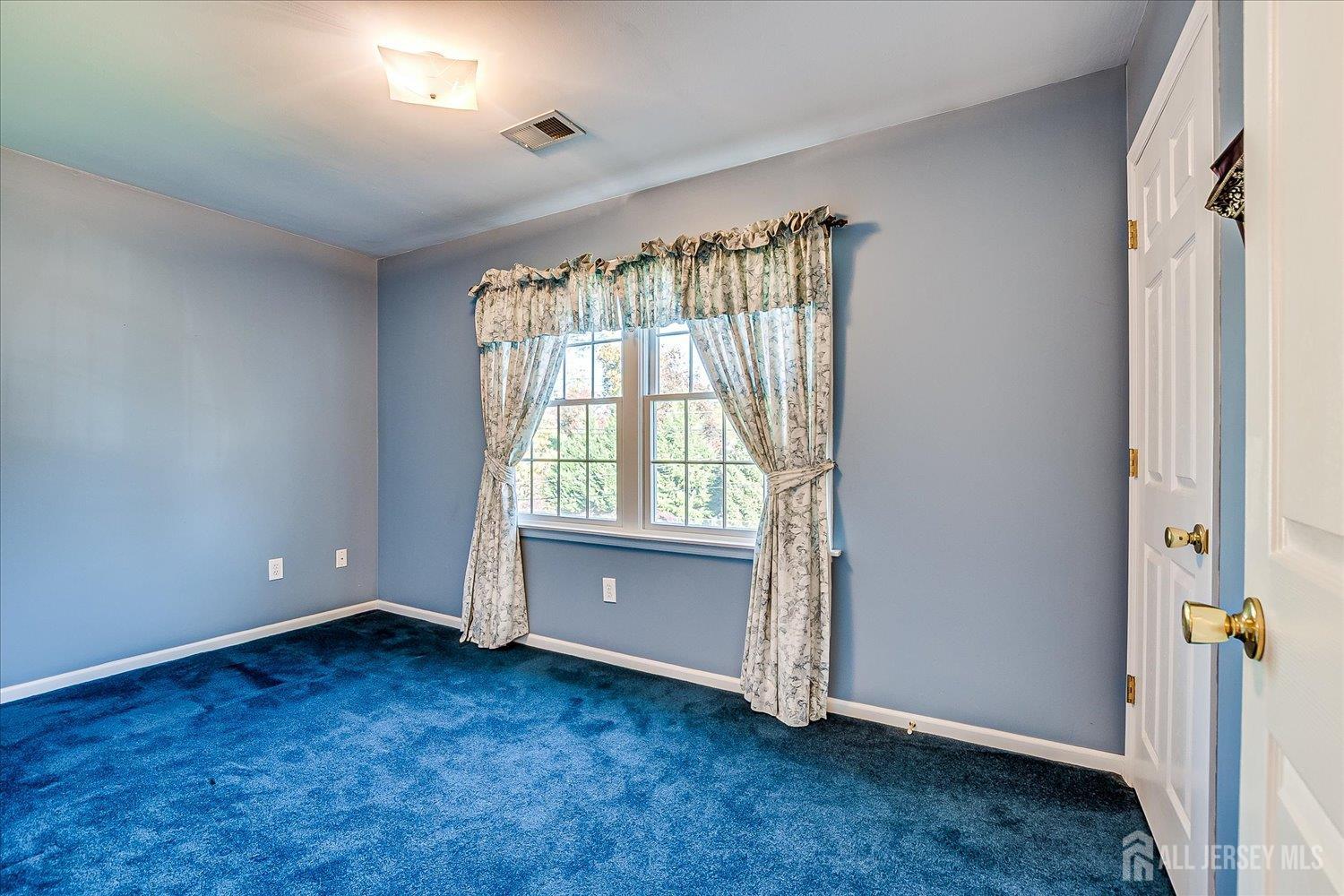 South Plainfield, New Jersey 07080, United States, 5 Bedrooms Bedrooms, ,3 BathroomsBathrooms,Residential,Active,233884