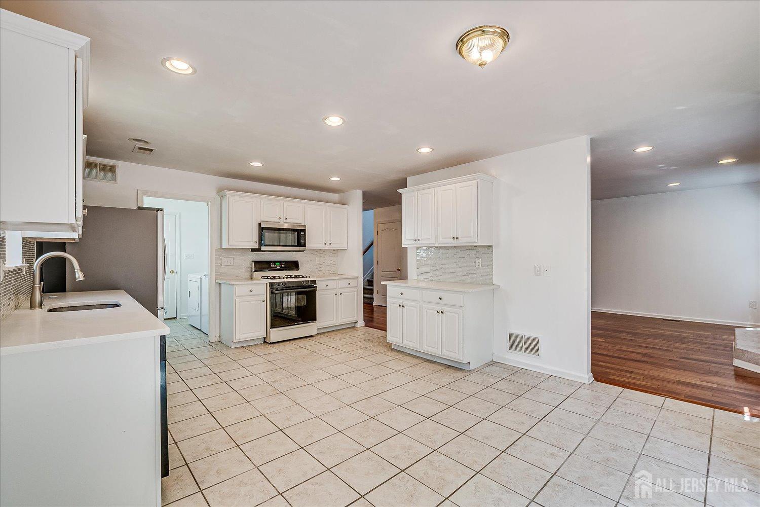 230 S 10th Avenue, Highland Park, New Jersey image 9