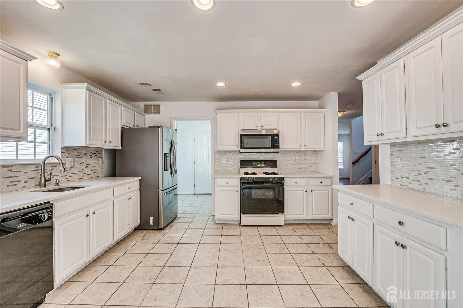 230 S 10th Avenue, Highland Park, New Jersey image 10