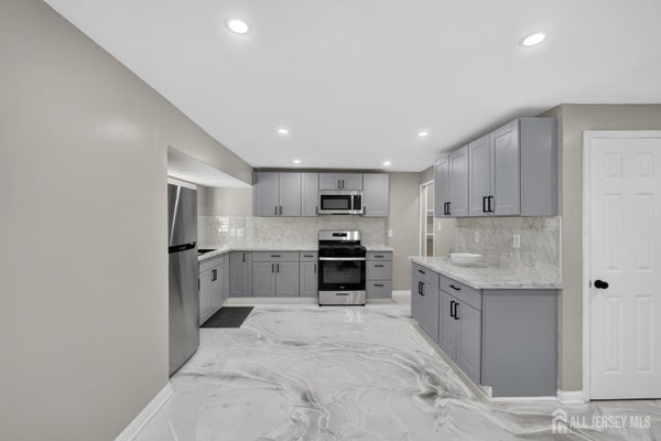 701 W PARK AVE, LINDENWOLD, NJ 08021 - Image 75b3c7e4e7f9ddb007fb6f3bf05c91ab/1295782336