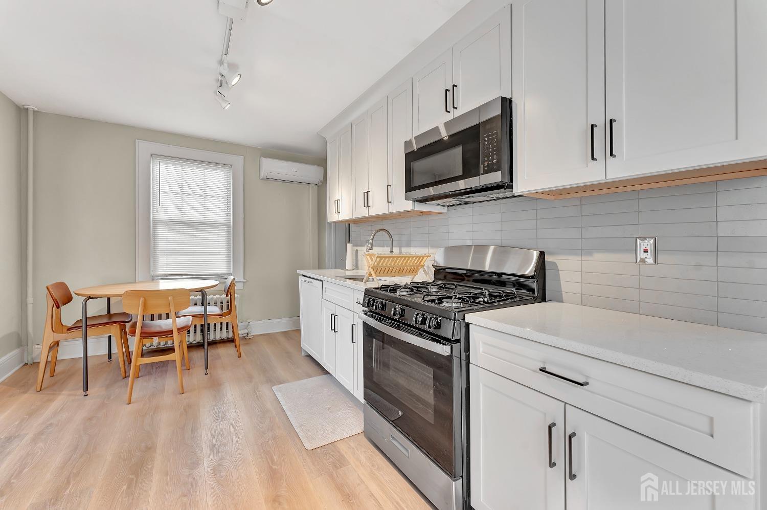 17 Milos Way, Port Reading, New Jersey image 5
