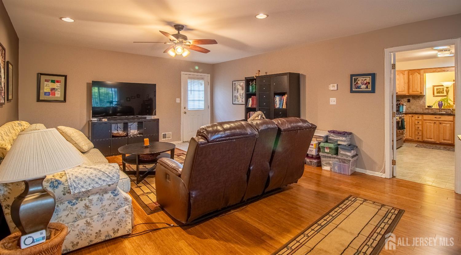 11 Drexel Terrace, Monroe Township, New Jersey image 16