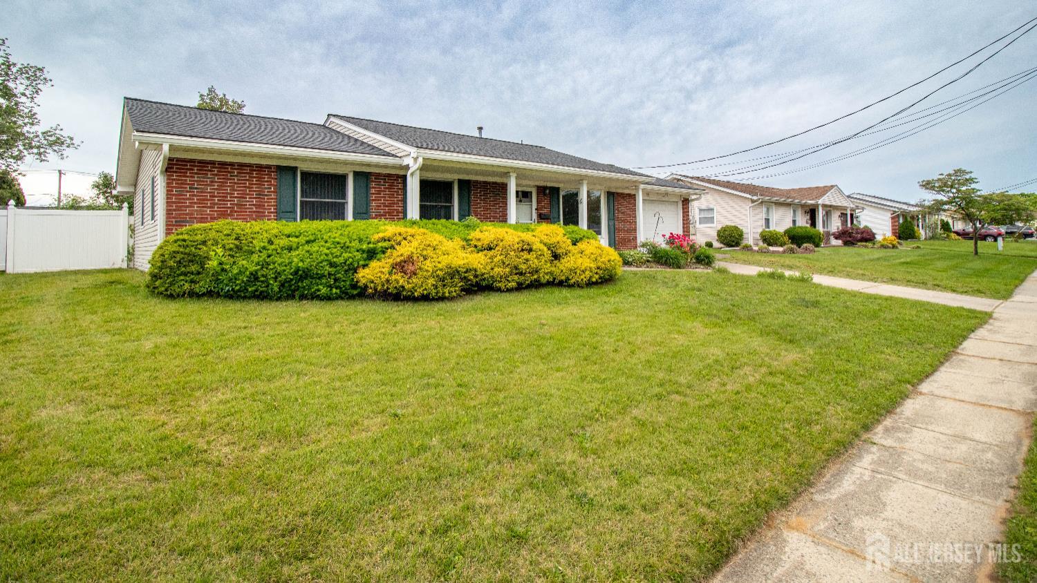11 Drexel Terrace, Monroe Township, New Jersey image 2