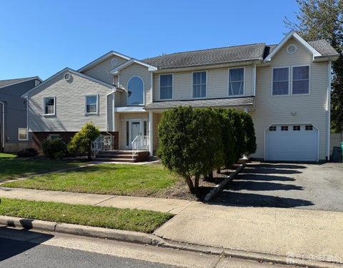 Homes For Sale - 3 E Charles Court<br/> Edison, NJ 08820