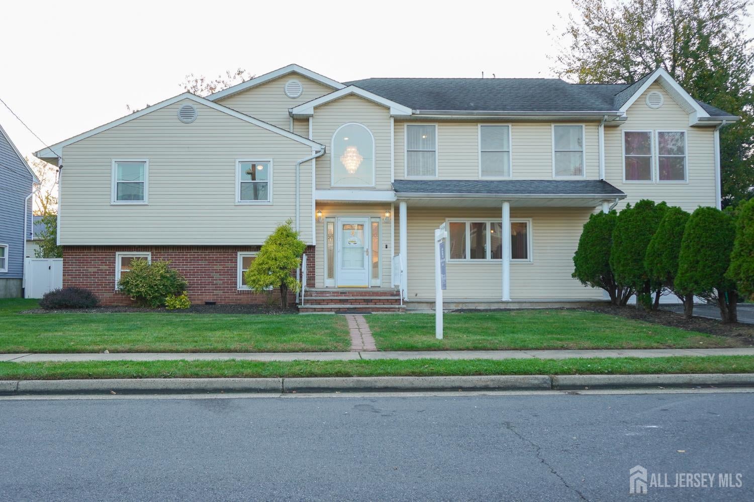 3 E Charles Court