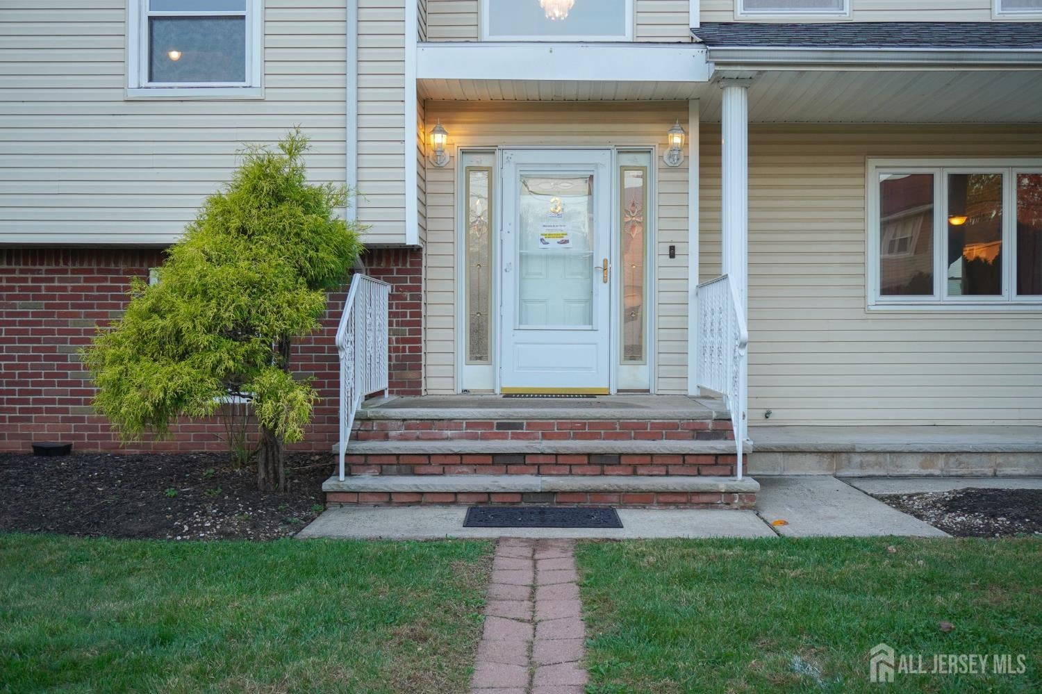 3 E Charles Court