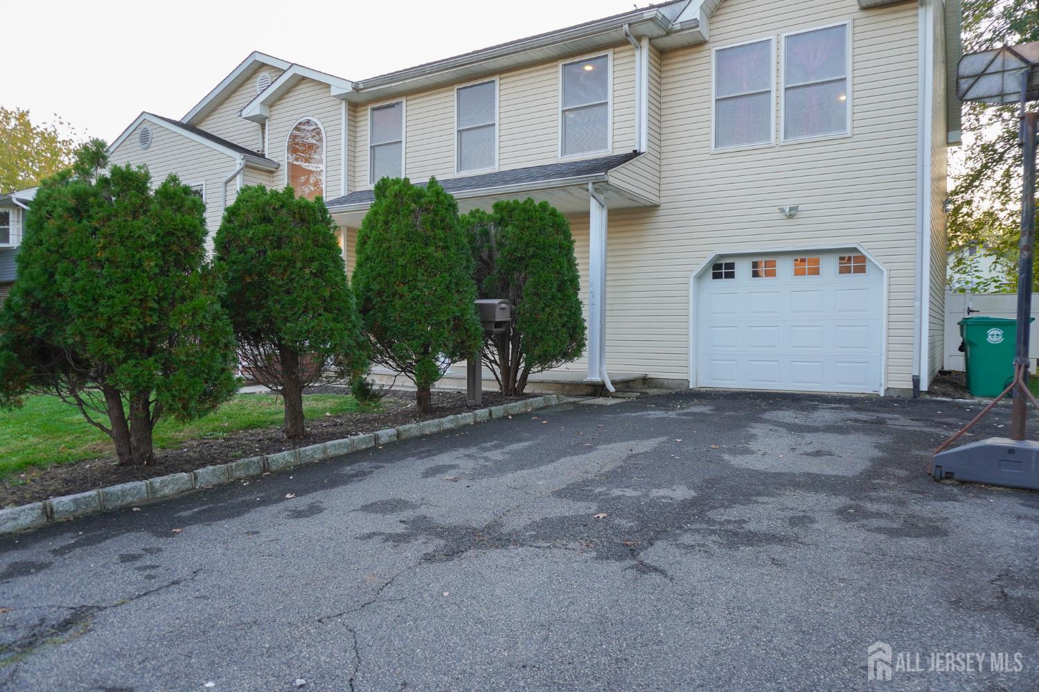 3 E Charles Court