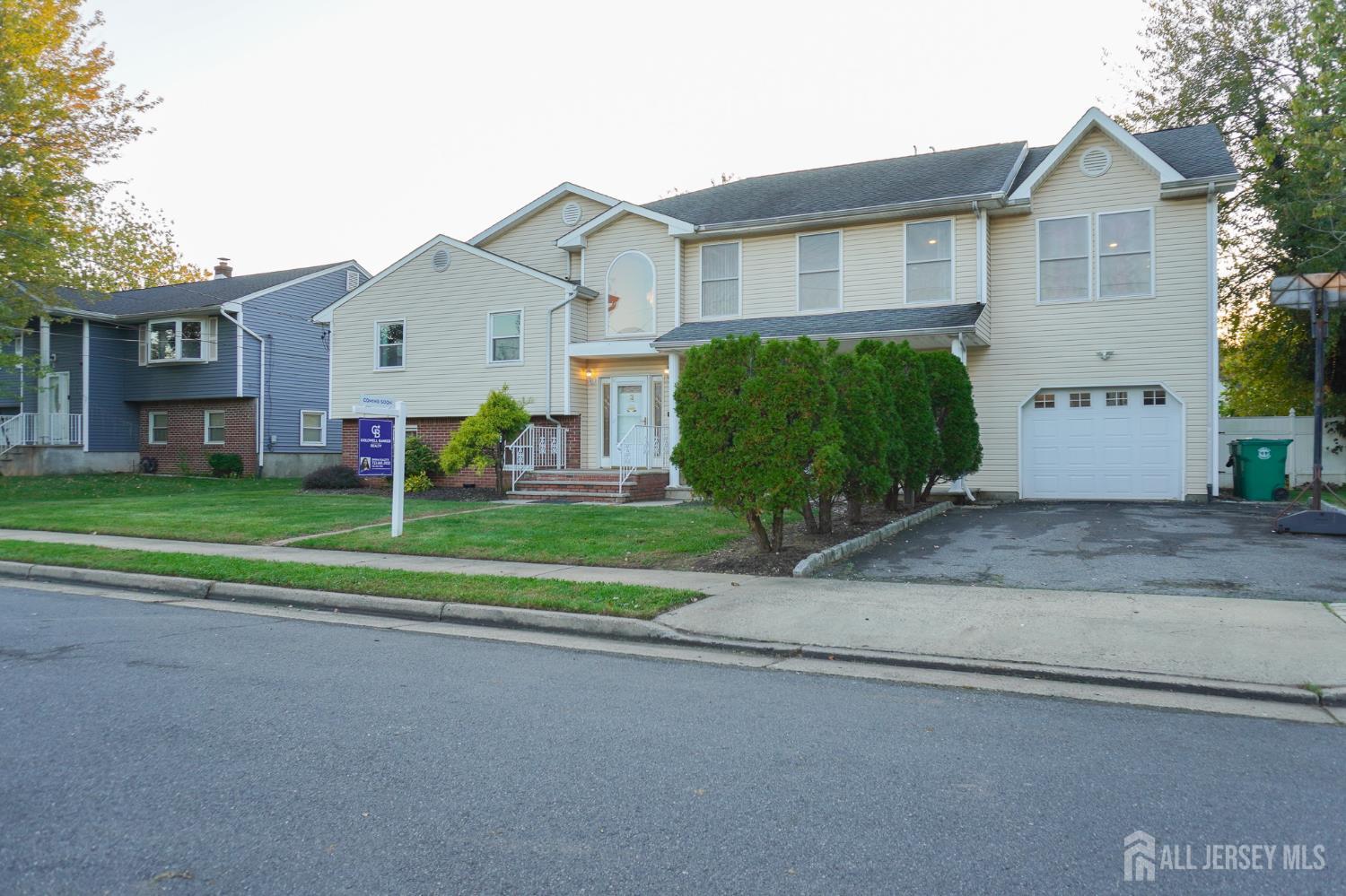 3 E Charles Court