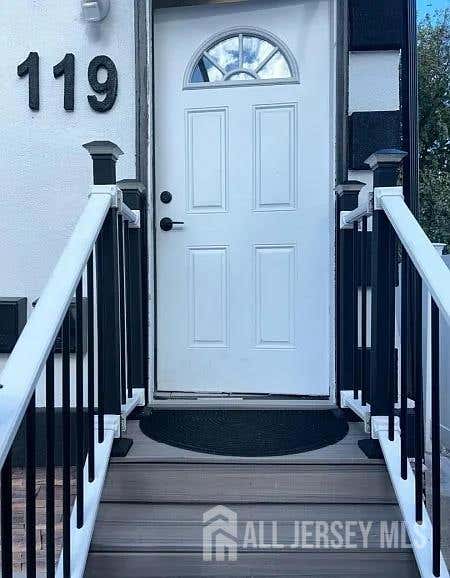 Apartment For Rent - 119 Columbus Place #1<br/> Roselle Park, NJ 07042