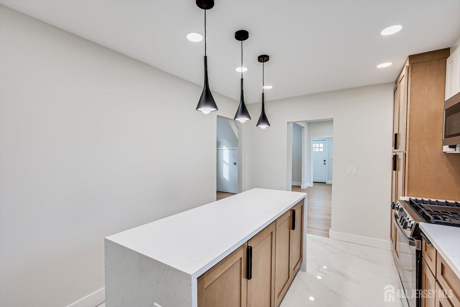 Woodbridge Proper, New Jersey 07095, United States, 3 Bedrooms Bedrooms, ,2 BathroomsBathrooms,Residential,Active,253173